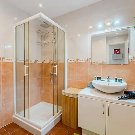 Cristianos With Large Terrace & Heated Pool Apartamento