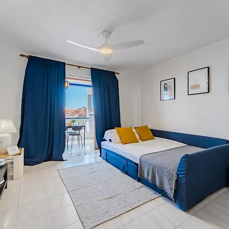 Cristianos With Large Terrace & Heated Pool Apartamento