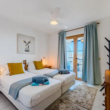 Cristianos With Large Terrace & Heated Pool Apartamento Los Cristianos (Tenerife)