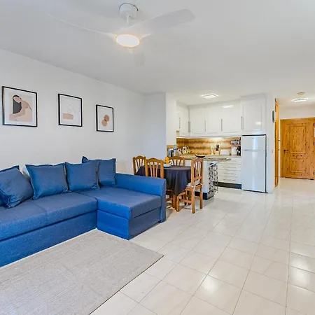 Cristianos With Large Terrace & Heated Pool